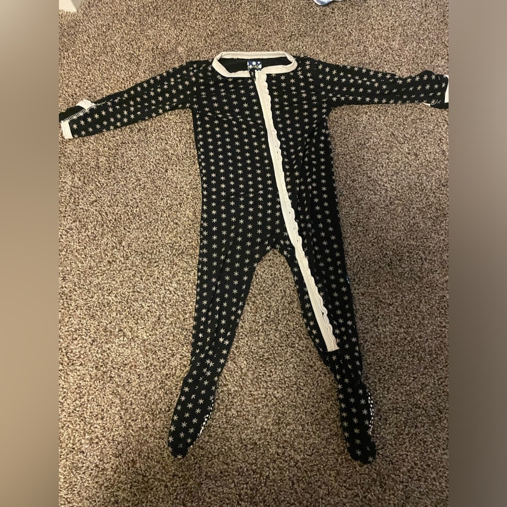 Kickee pants snowflake pajamas